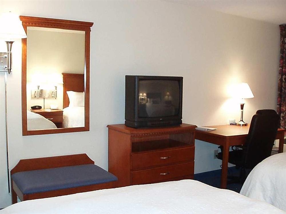 Hampton Inn Ashtabula Austinburg Стая снимка